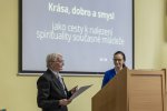 Ludmila Muchová a Veronika Blažek Iňová při svém příspěvku Krása, dobro a smysl jako cesty k nalezení spirituality současné mládeže Ludmila Muchová a Veronika Blažek Iňová při svém příspěvku Krása, dobro a smysl jako cesty k nalezení spirituality současné mládeže