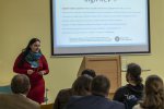 Karolína Burešová při svém příspěvku Prevence duševních onemocnění u dětí a mládeže v sociálně pedagogickém kontextu Karolína Burešová při svém příspěvku Prevence duševních onemocnění u dětí a mládeže v sociálně pedagogickém kontextu