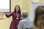 Marcela Roubalová při svém příspěvku Vliv rodinného prostředí na náboženskou identitu středoškolské mládeže Marcela Roubalová při svém příspěvku Vliv rodinného prostředí na náboženskou identitu středoškolské mládeže