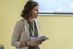 Alice Korkov moderuje tet blok konference nazvan Vchova a vra mezi rodinou, kolou a crkv