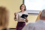 Konference Vztahy a vazby: Pat�it � souviset � pe�ovat
